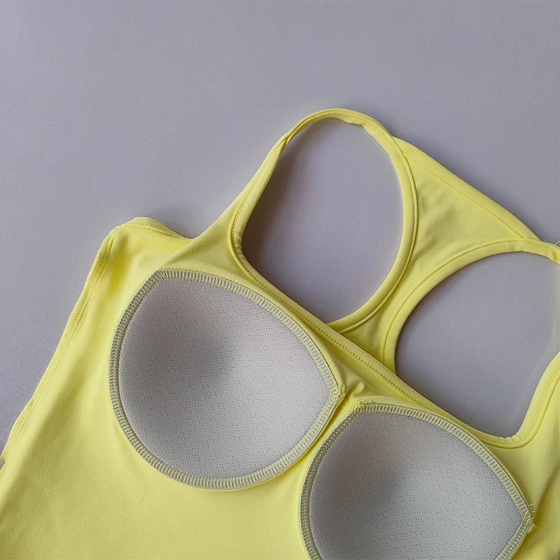 Seamless Yoga Tank Top – Built-in Bra & Open Back