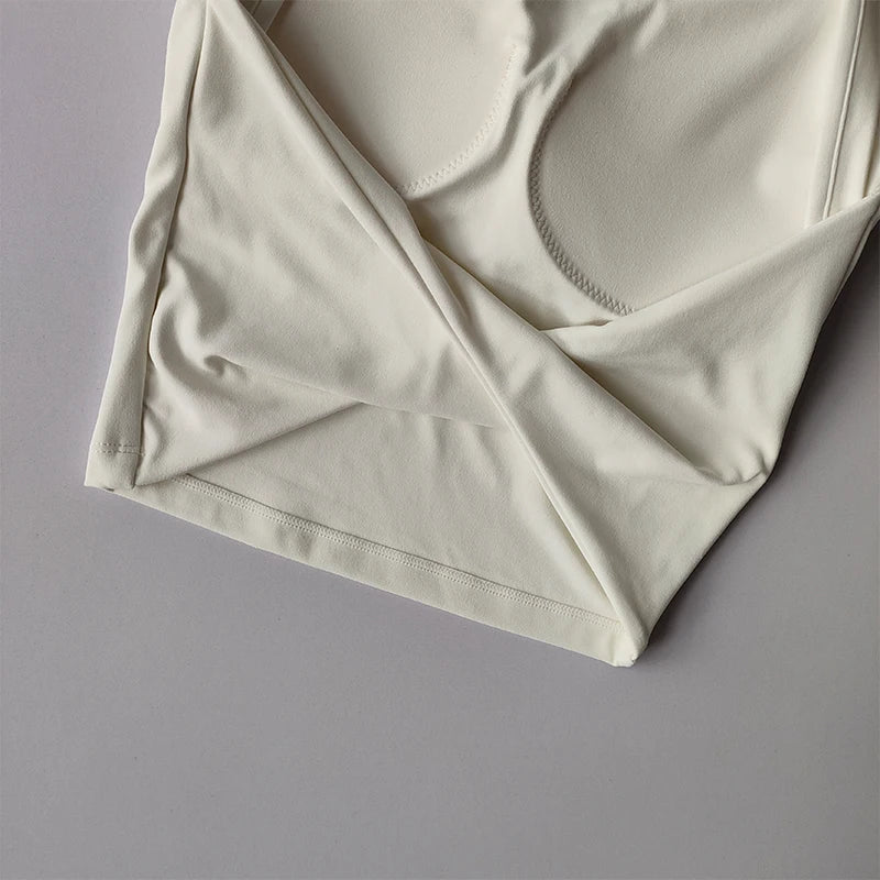 Backless Yoga Top – Slim Fit, Quick-Dry & Supportive