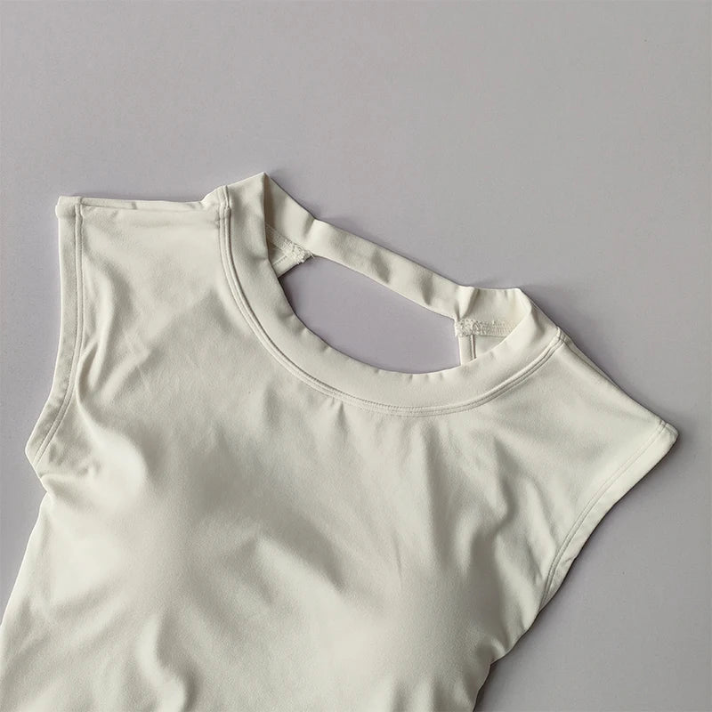 Backless Yoga Top – Slim Fit, Quick-Dry & Supportive